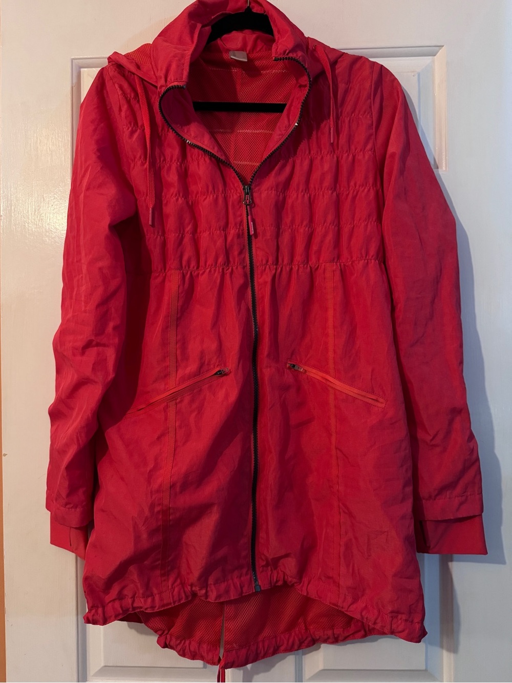 Mondetta Coral Pink rain jacket with hood pleating back vent lining size Medium